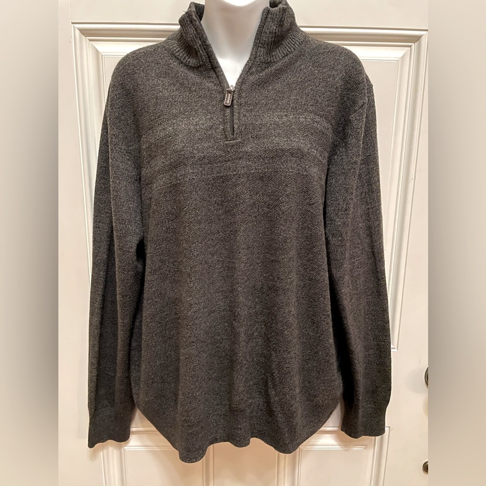 💙Men’s Docker’s Size Large knit Pull over Sweater with zipper opening.